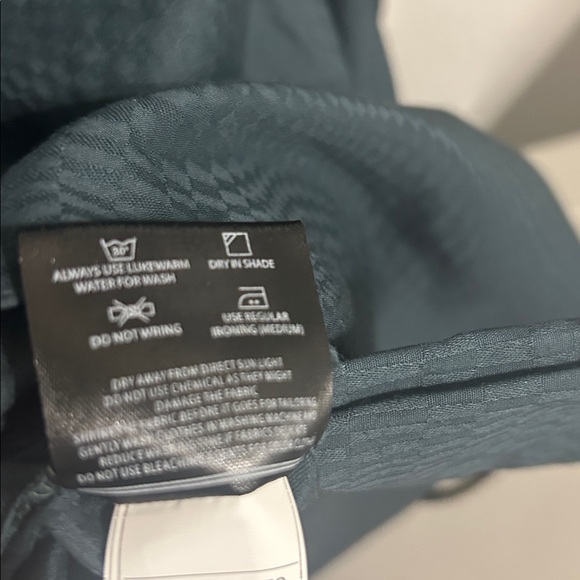 Green kurta kameez long top. Junaid jamshed brand. Traditional wear. 12-15 yrs - Picture 13 of 14